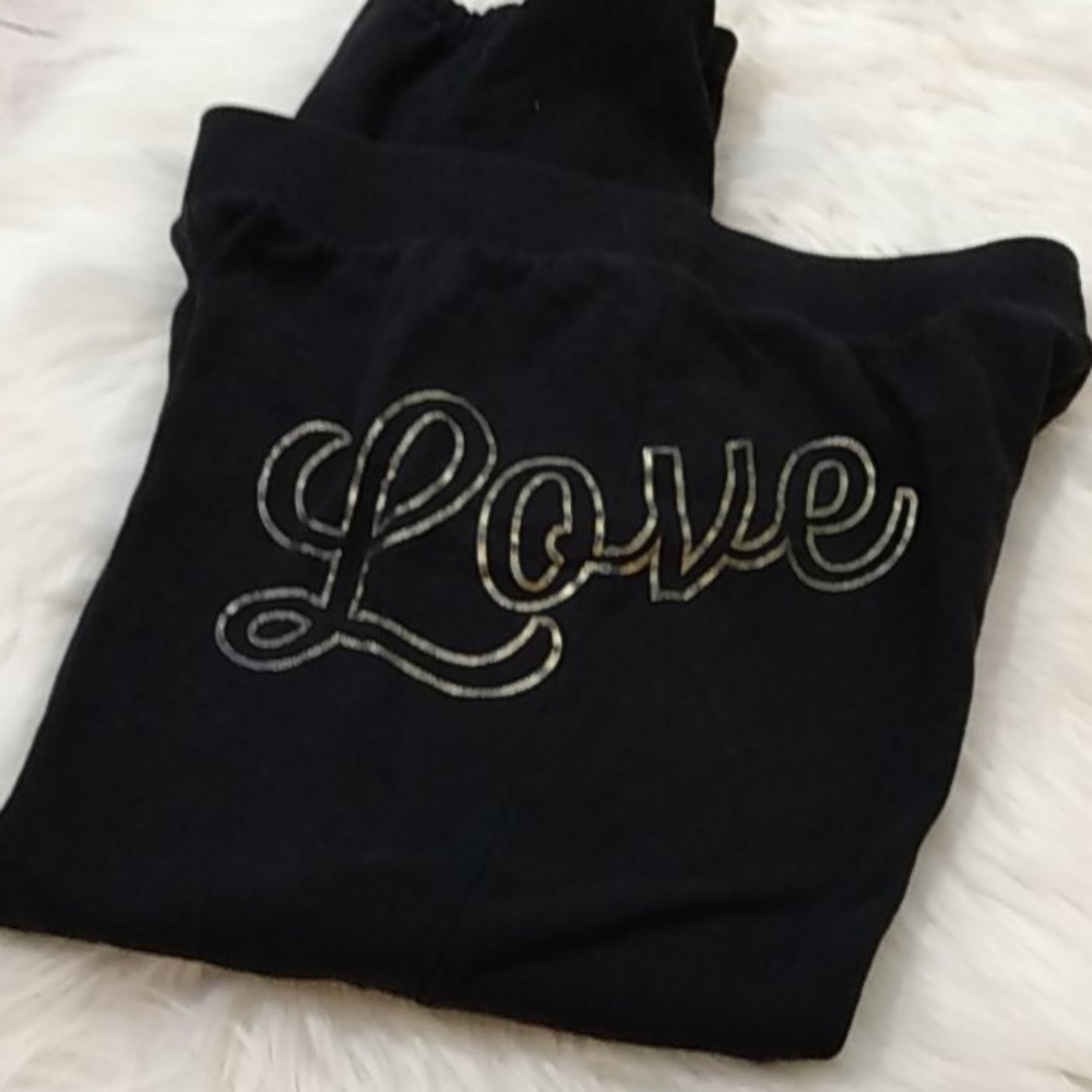 No Boundaries size m 7-9 Love cropped sweatpants